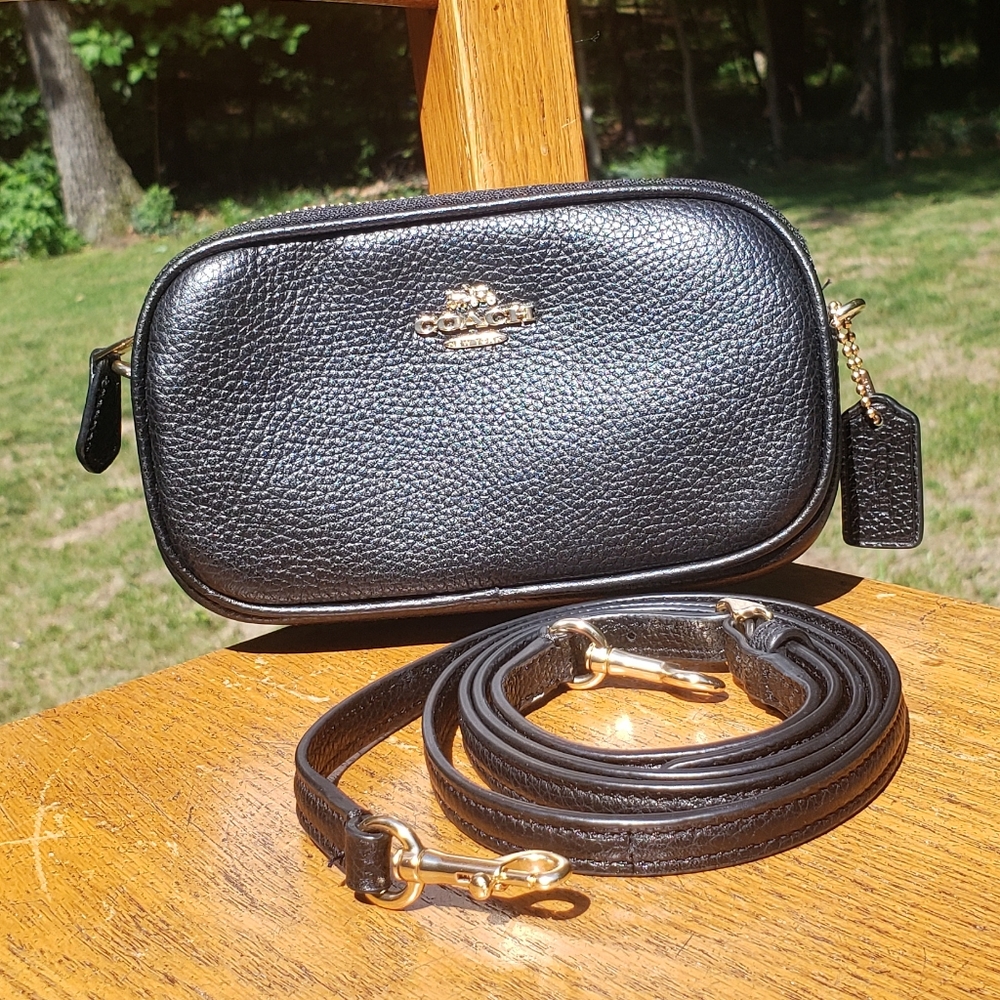 COACH Seat Angle Small Crossbody purse wallet Black Leather Gold hardware